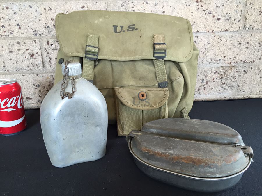 1942 U.S. Military WW II Backpack With Canteen, Mess Kit And Flatware [Photo 1]
