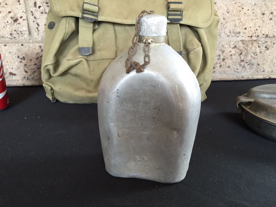 1942 U.S. Military WW II Backpack With Canteen, Mess Kit And Flatware [Photo 27]