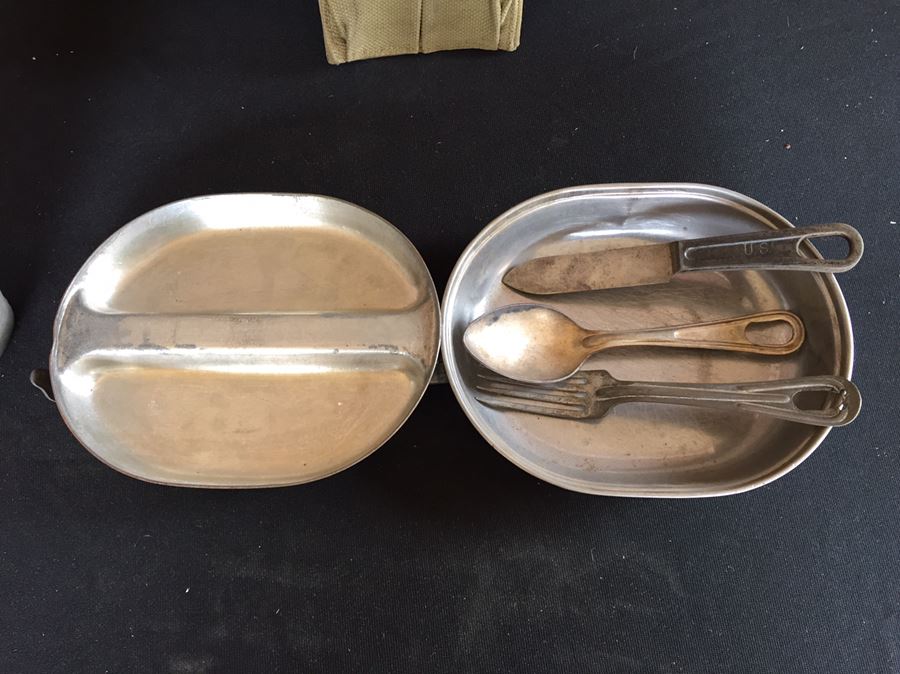 1942 U.S. Military WW II Backpack With Canteen, Mess Kit And Flatware [Photo 3]