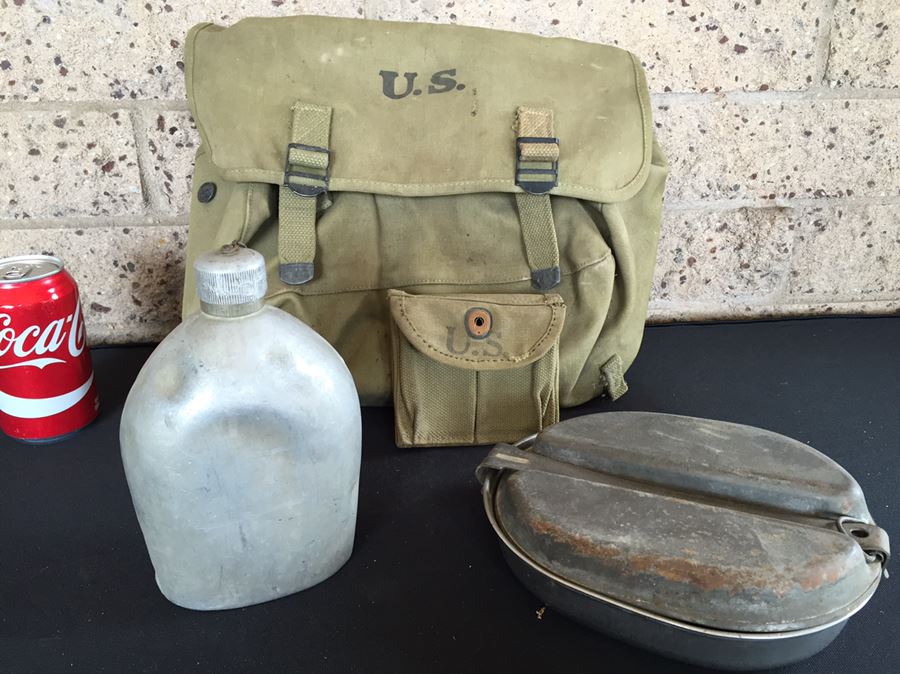 1942 U.S. Military WW II Backpack With Canteen, Mess Kit And Flatware [Photo 11]