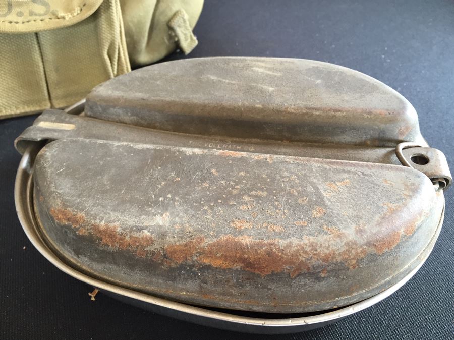 1942 U.S. Military WW II Backpack With Canteen, Mess Kit And Flatware [Photo 13]