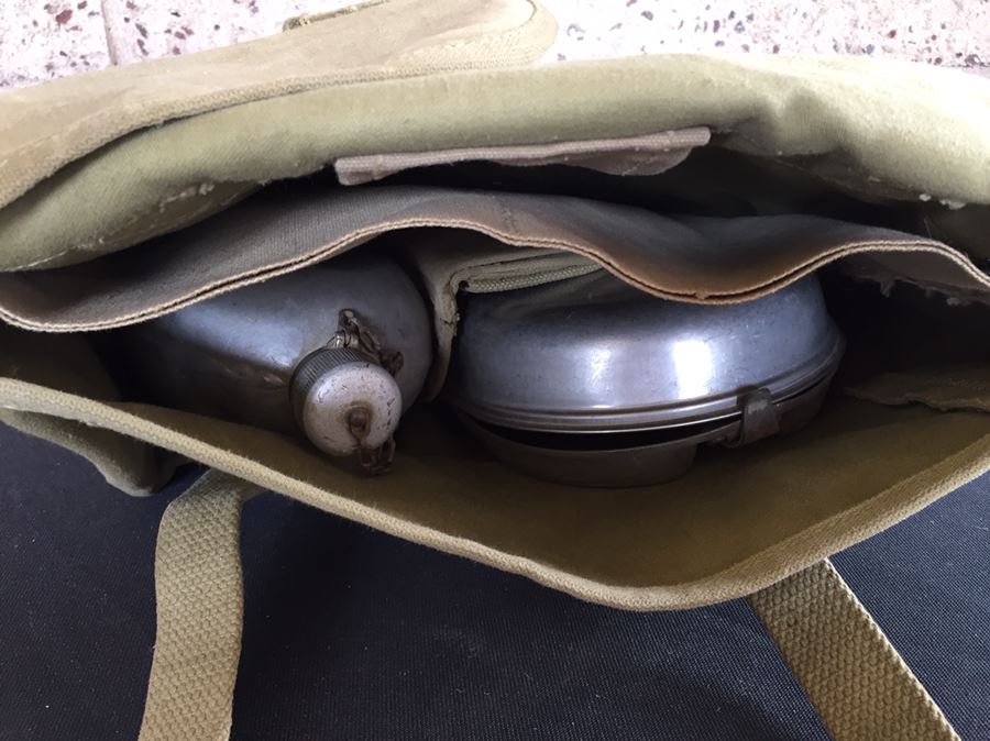 1942 U.S. Military WW II Backpack With Canteen, Mess Kit And Flatware [Photo 10]