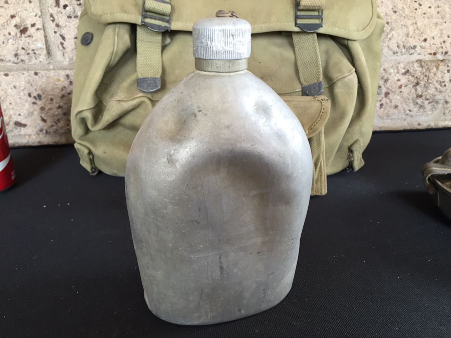 1942 U.S. Military WW II Backpack With Canteen, Mess Kit And Flatware [Photo 24]