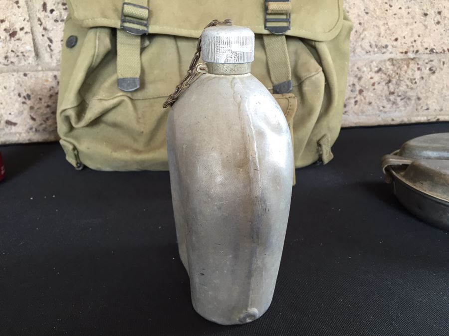 1942 U.S. Military WW II Backpack With Canteen, Mess Kit And Flatware [Photo 26]