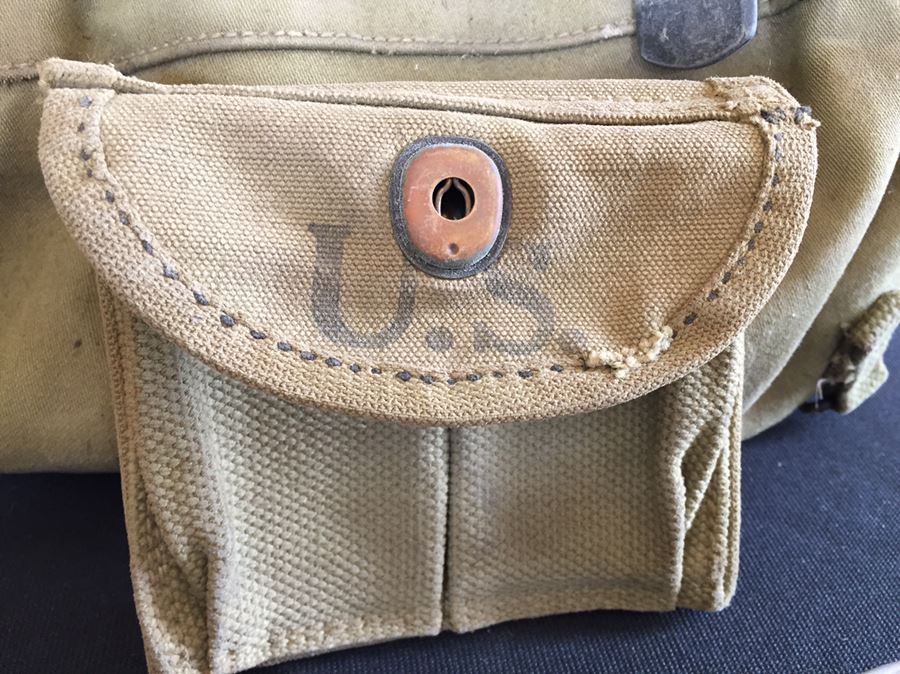 1942 U.S. Military WW II Backpack With Canteen, Mess Kit And Flatware [Photo 12]