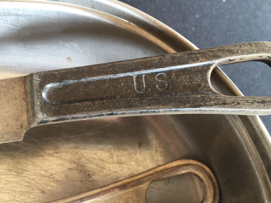 1942 U.S. Military WW II Backpack With Canteen, Mess Kit And Flatware [Photo 16]