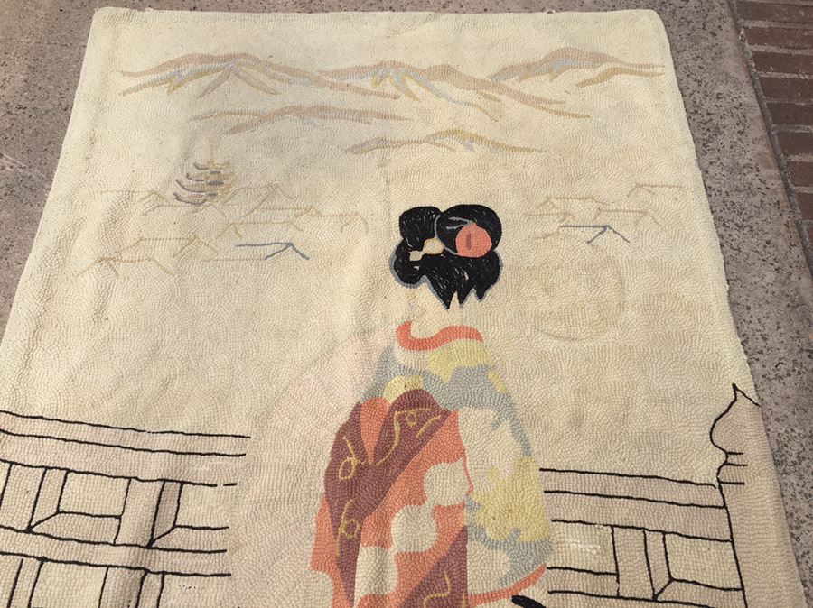 Handmade Rug Featuring Geisha [Photo 2]