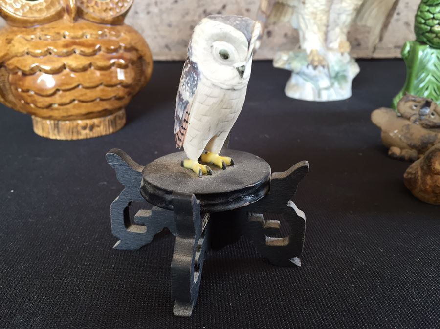 Collection Of Owls Including A Pair Of Alaskan Inuit Carved Soapstone Figures Signed Kenock [Photo 10]