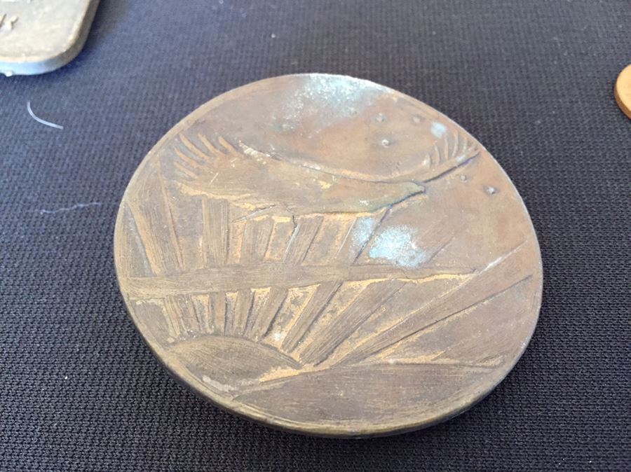 Men's Keepsake Lot Includes Various Metals, Ribbons, Beer Patches And Belt Buckles, Zippo Lighter, Bracelets And More [Photo 26]