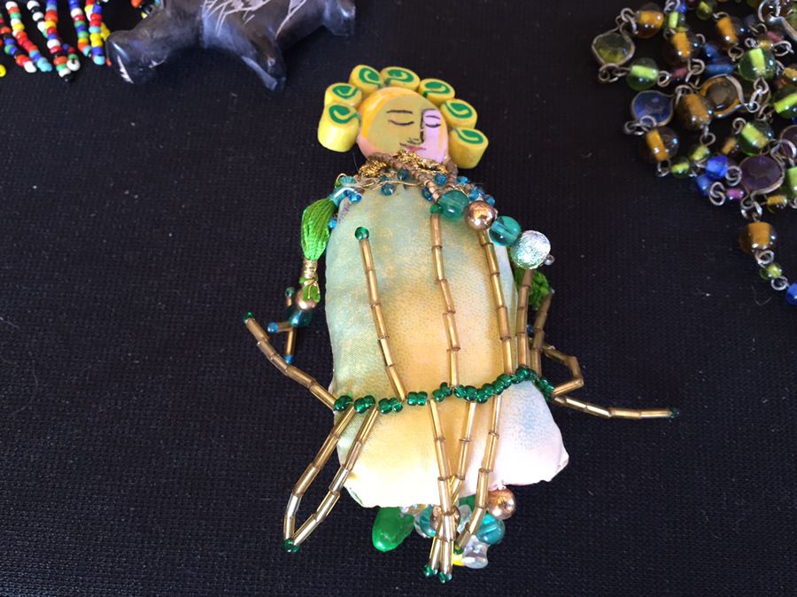 Large Jewelry And Box Lot Includes Various Necklaces, Brooches And Boxes [Photo 26]