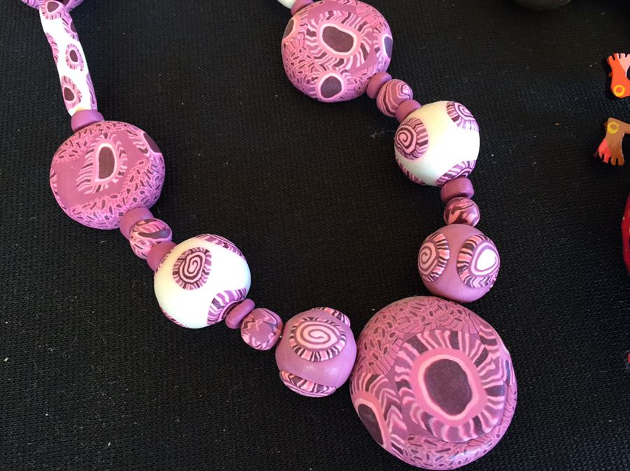 Large Jewelry And Box Lot Includes Various Necklaces, Brooches And Boxes [Photo 28]