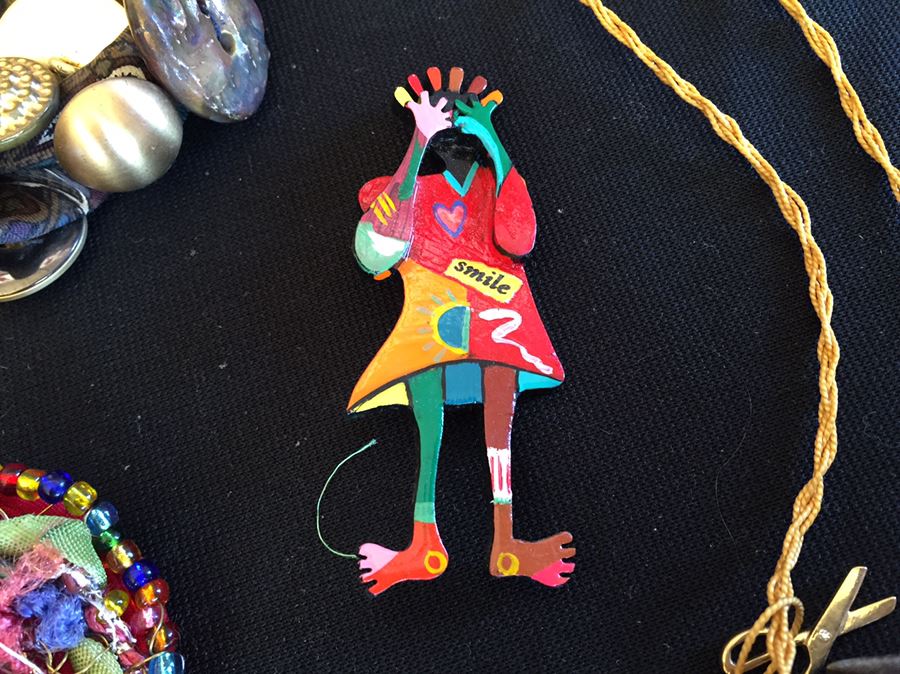 Large Jewelry And Box Lot Includes Various Necklaces, Brooches And Boxes [Photo 32]