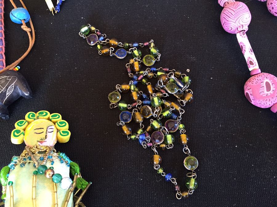 Large Jewelry And Box Lot Includes Various Necklaces, Brooches And Boxes [Photo 27]