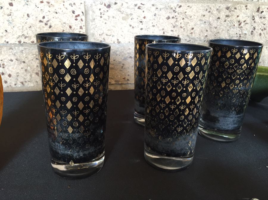 Mid-Century Lot Featuring Pair Of Arabia Finland Kaarina Aho B&W Salt & Pepper Shakers [Photo 2]