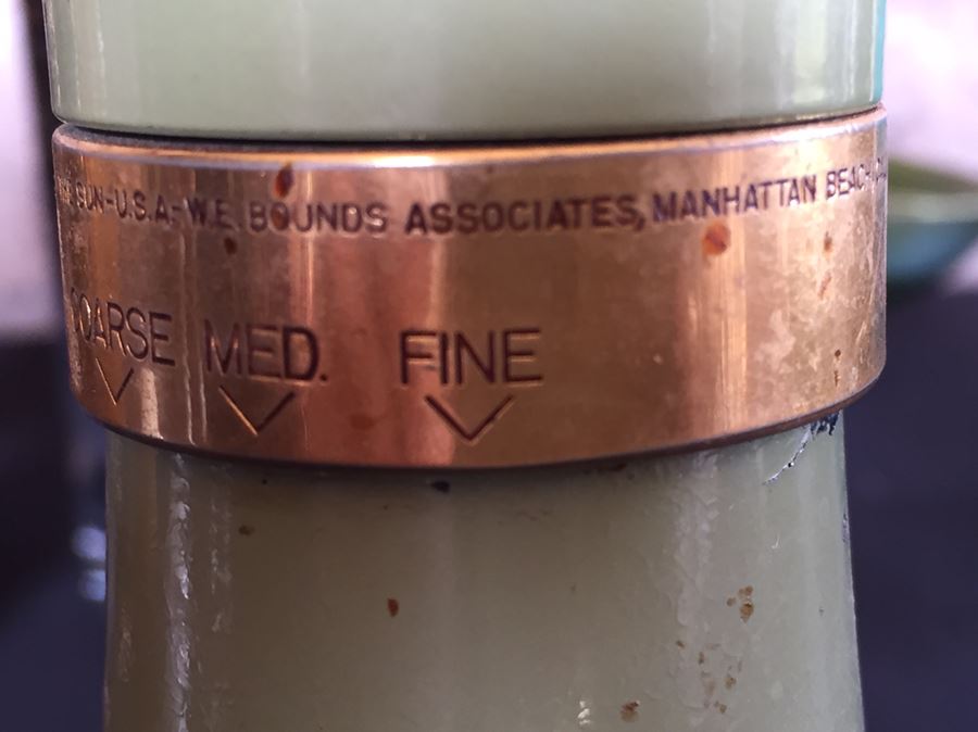 Mid-Century Lot Featuring Pair Of Arabia Finland Kaarina Aho B&W Salt & Pepper Shakers [Photo 10]