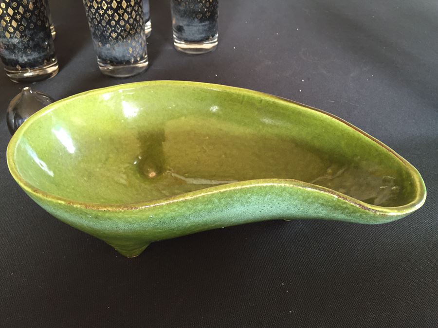 Mid-Century Lot Featuring Pair Of Arabia Finland Kaarina Aho B&W Salt & Pepper Shakers [Photo 17]