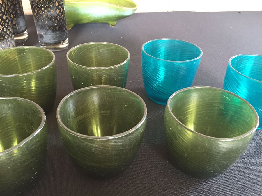 Mid-Century Lot Featuring Pair Of Arabia Finland Kaarina Aho B&W Salt & Pepper Shakers [Photo 14]