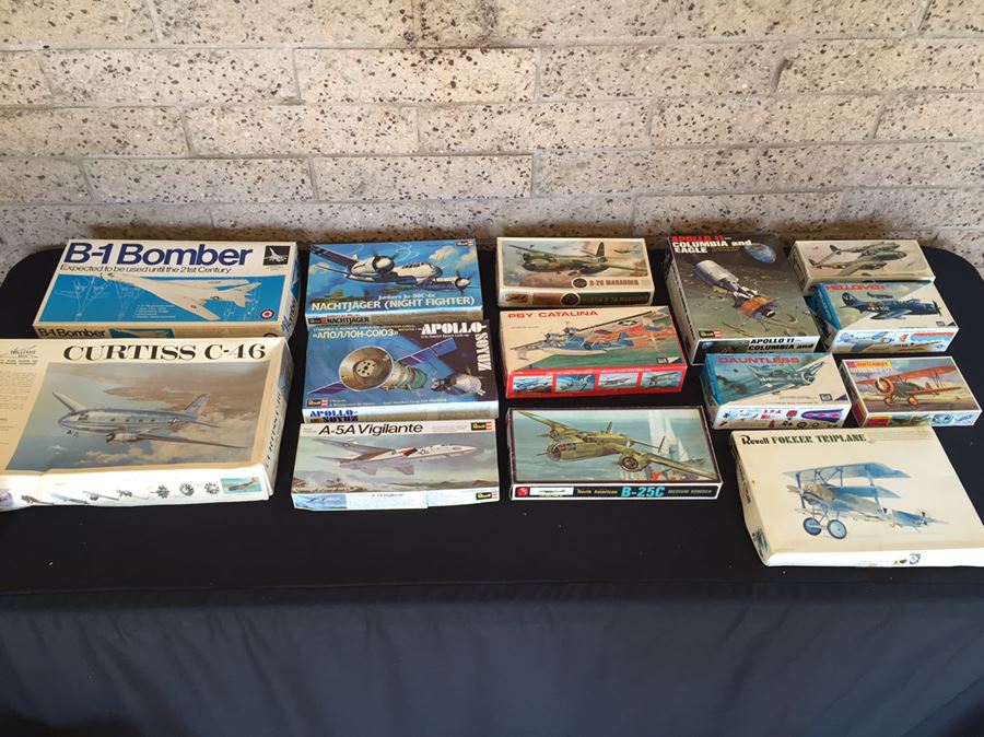Huge Lot Of Vintage Model Airplane And Spacecraft Most Are New In Box With Unused Stickers Revell, Craft Masters, Matchbox, Airfix, Williams Bros., Entex [Photo 1]