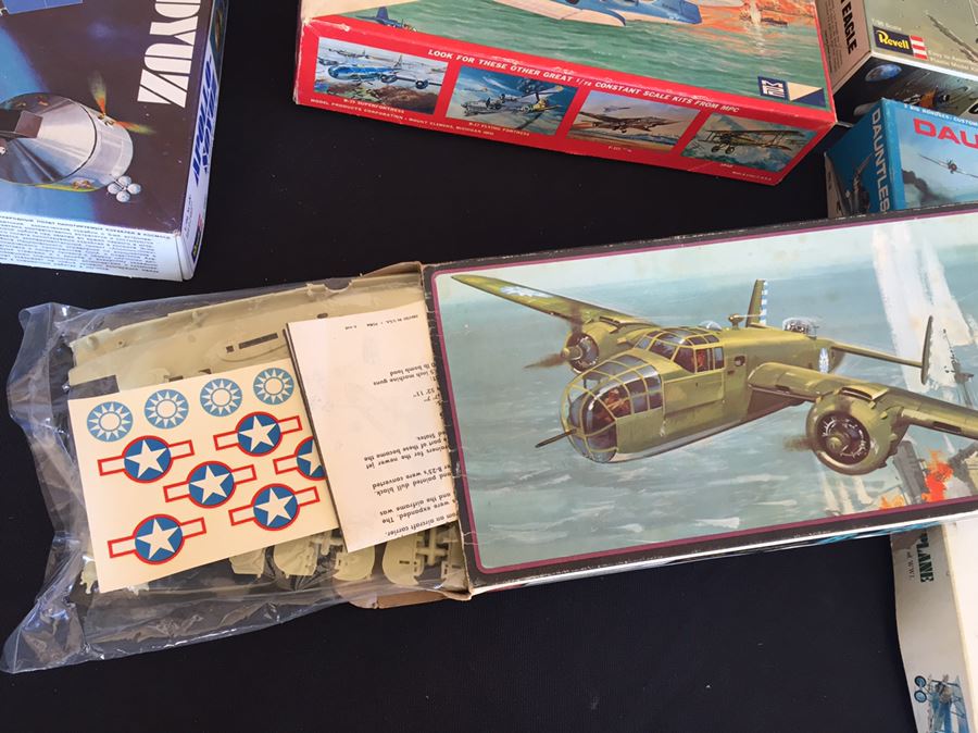 Huge Lot Of Vintage Model Airplane And Spacecraft Most Are New In Box With Unused Stickers Revell, Craft Masters, Matchbox, Airfix, Williams Bros., Entex [Photo 3]