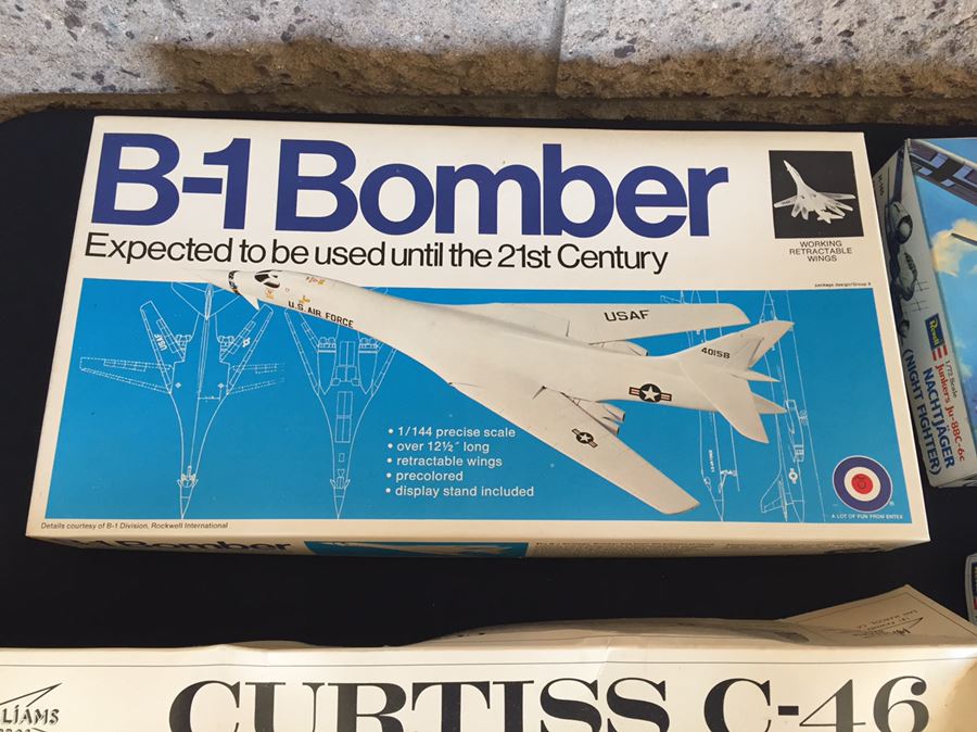 Huge Lot Of Vintage Model Airplane And Spacecraft Most Are New In Box With Unused Stickers Revell, Craft Masters, Matchbox, Airfix, Williams Bros., Entex [Photo 10]