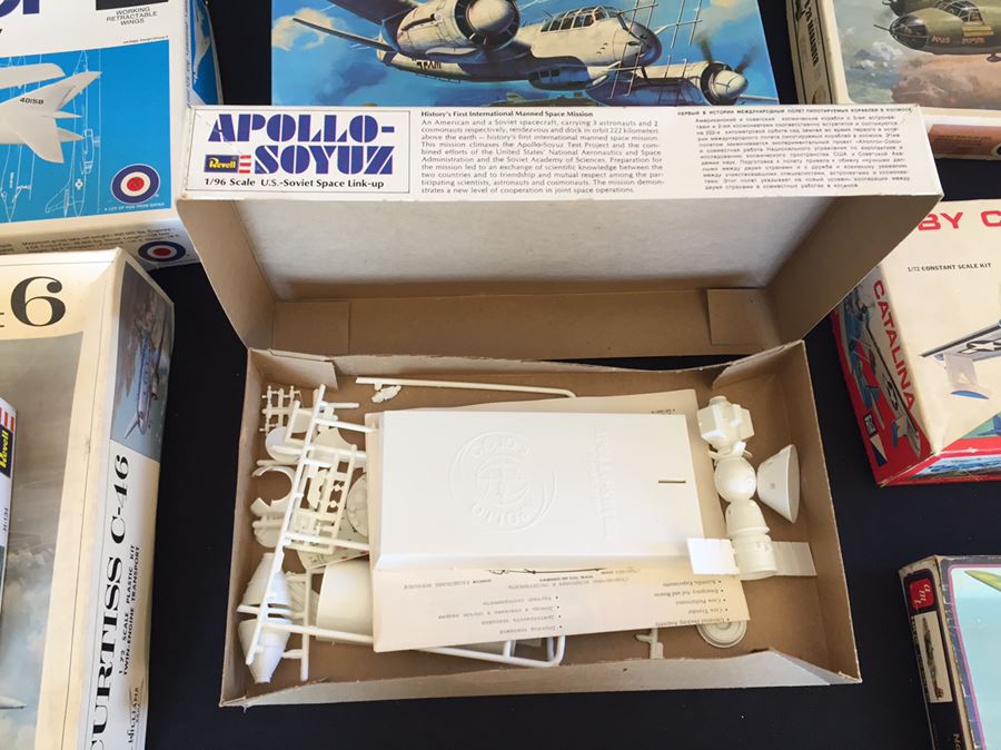 Huge Lot Of Vintage Model Airplane And Spacecraft Most Are New In Box With Unused Stickers Revell, Craft Masters, Matchbox, Airfix, Williams Bros., Entex [Photo 14]
