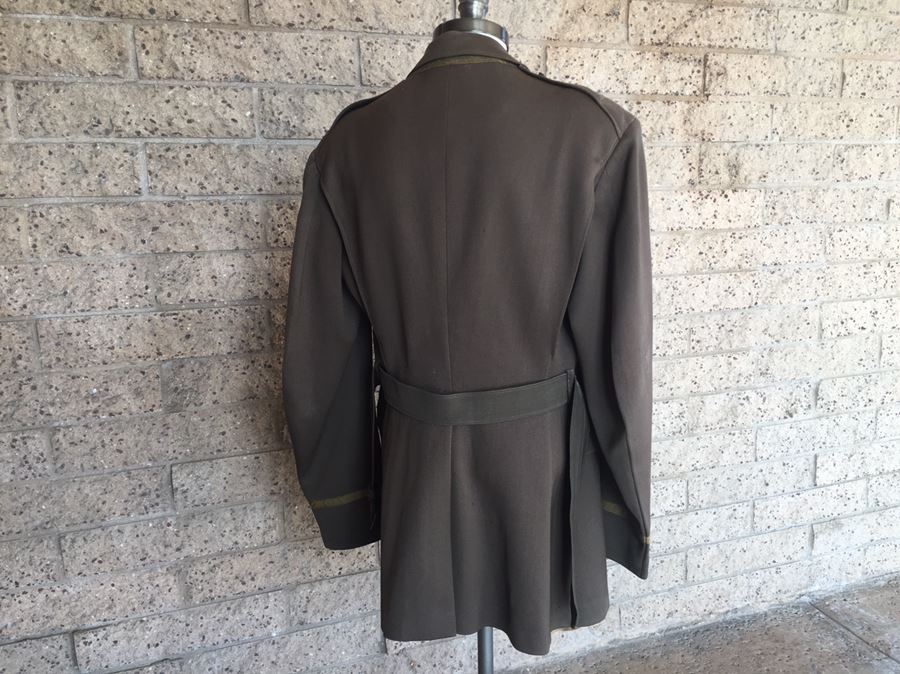 WW II Military Pilot's Uniform United States Army Air Forces [Photo 2]