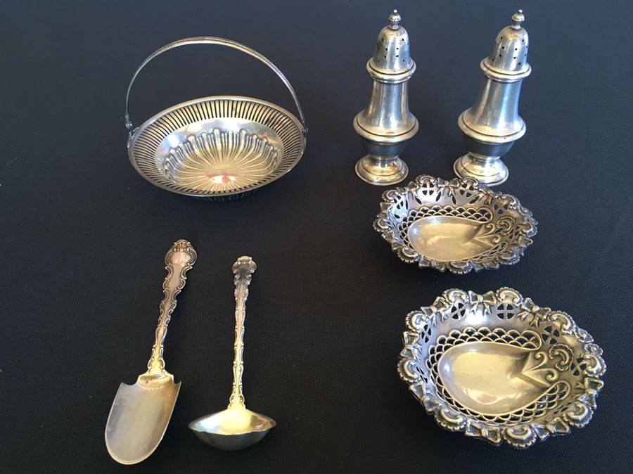 Sterling Silver Lot Of Flatware, Dishes And Salt & Pepper Shakers Total Weight 221g Melt Value $133