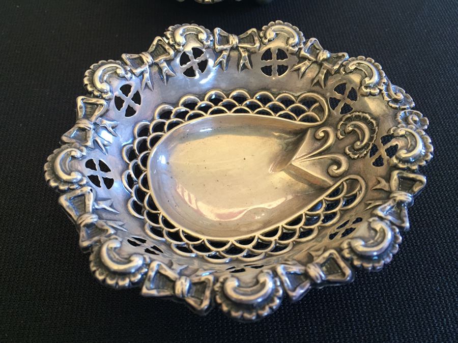 Sterling Silver Lot Of Flatware, Dishes And Salt & Pepper Shakers Total Weight 221g Melt Value $133 [Photo 2]