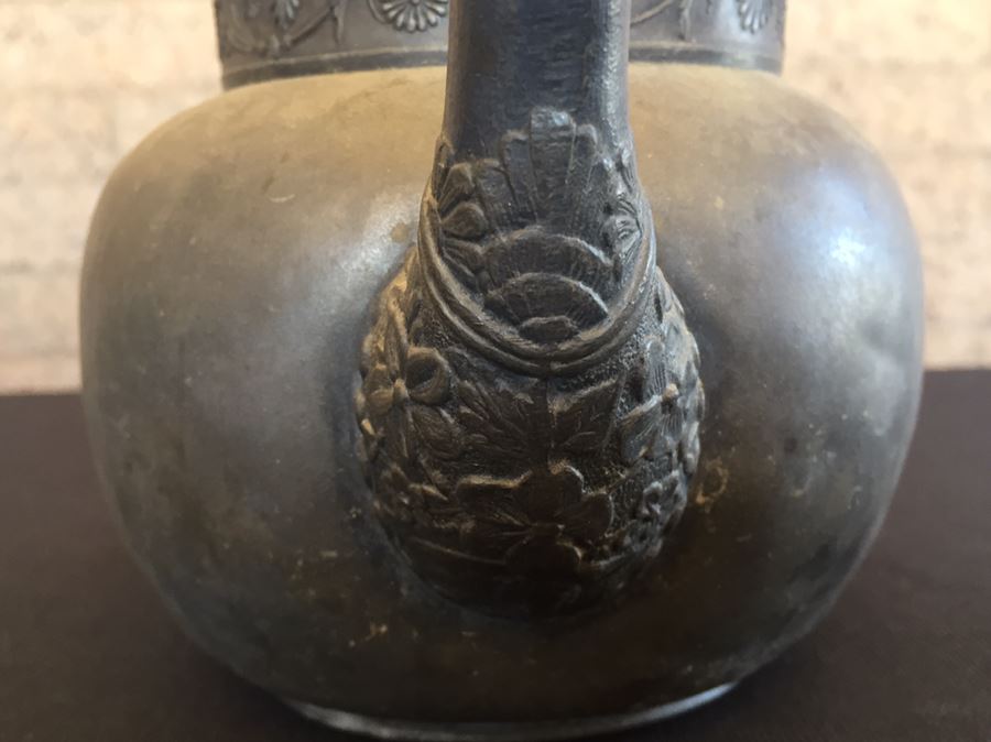 Two Stunning Silverplate Simpson Hall Miller Footed Dishes And Teapot With Separated Lid [Photo 17]