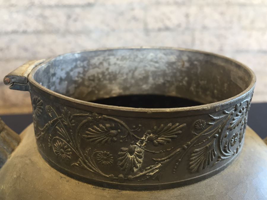 Two Stunning Silverplate Simpson Hall Miller Footed Dishes And Teapot With Separated Lid [Photo 13]