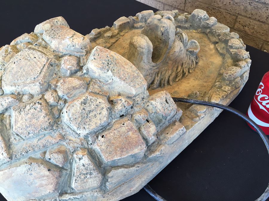 Cement Lion Head Fountain [Photo 5]