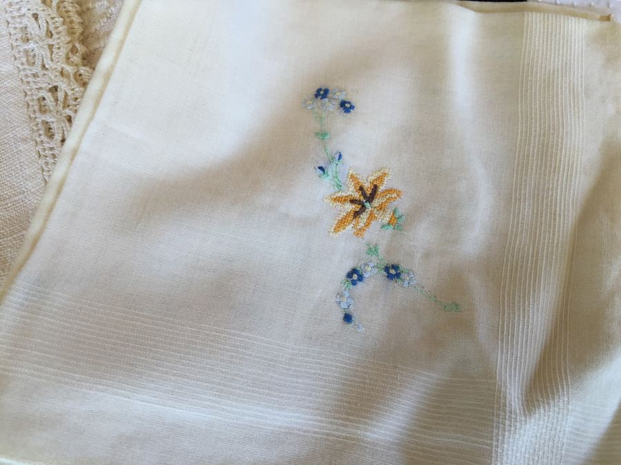 Vintage Handkerchief And Scarf Lot [Photo 8]