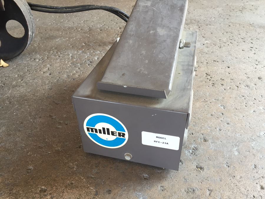 Miller Dialarc HF AC/DC Tungsten-Arc Or Shielded Metal Arc Welding Machine [Photo 6]