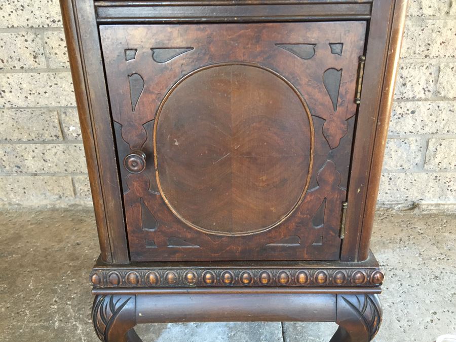Vintage Distressed Nightstand [Photo 3]
