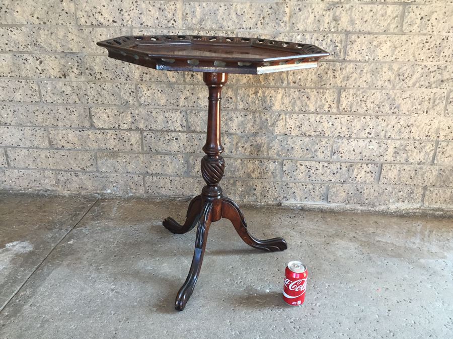 Vintage 3 Leg Table [Photo 1]