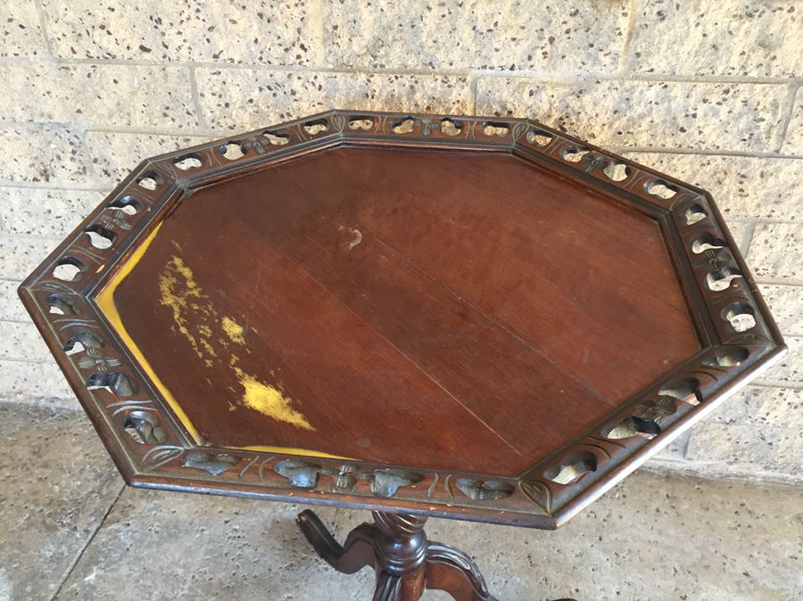 Vintage 3 Leg Table [Photo 4]