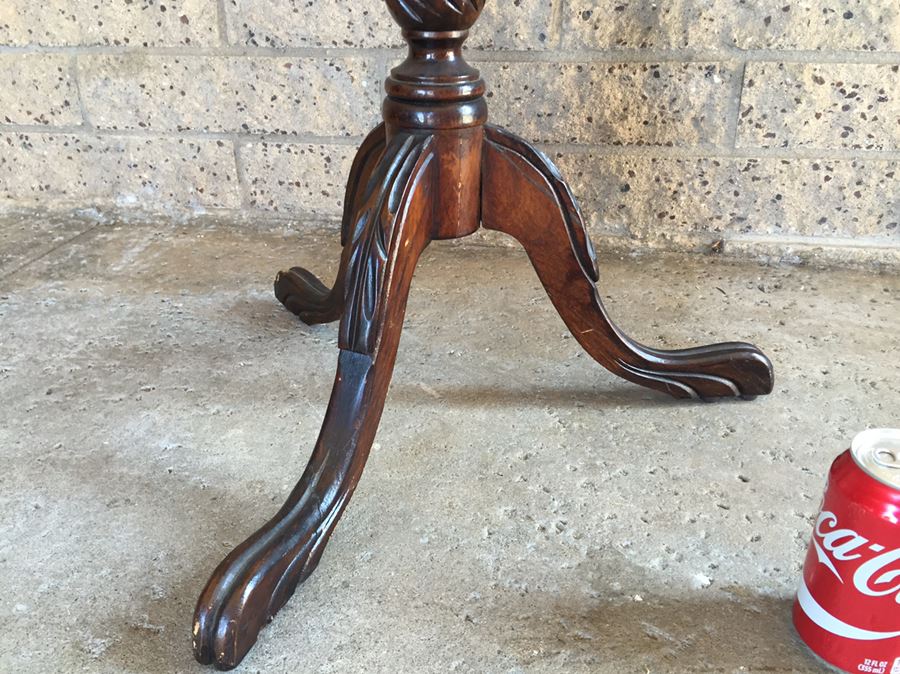 Vintage 3 Leg Table [Photo 3]