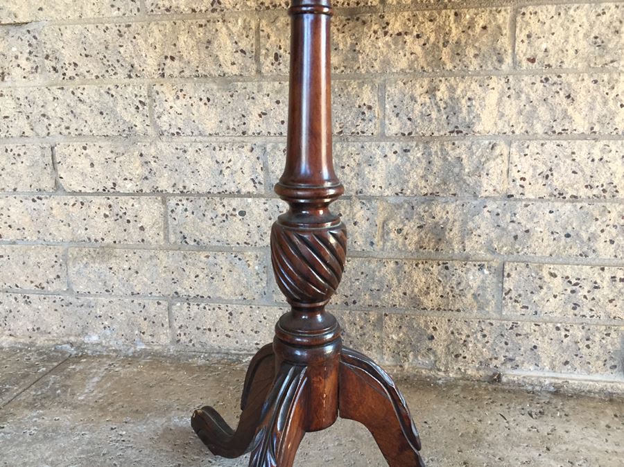 Vintage 3 Leg Table [Photo 8]