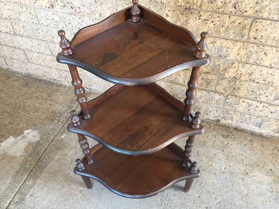 Vintage 3-Tier Corner Shelf [Photo 4]