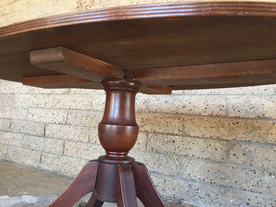 Nice Vintage 4 Leg Oval Table With Brass Claw Feet [Photo 7]
