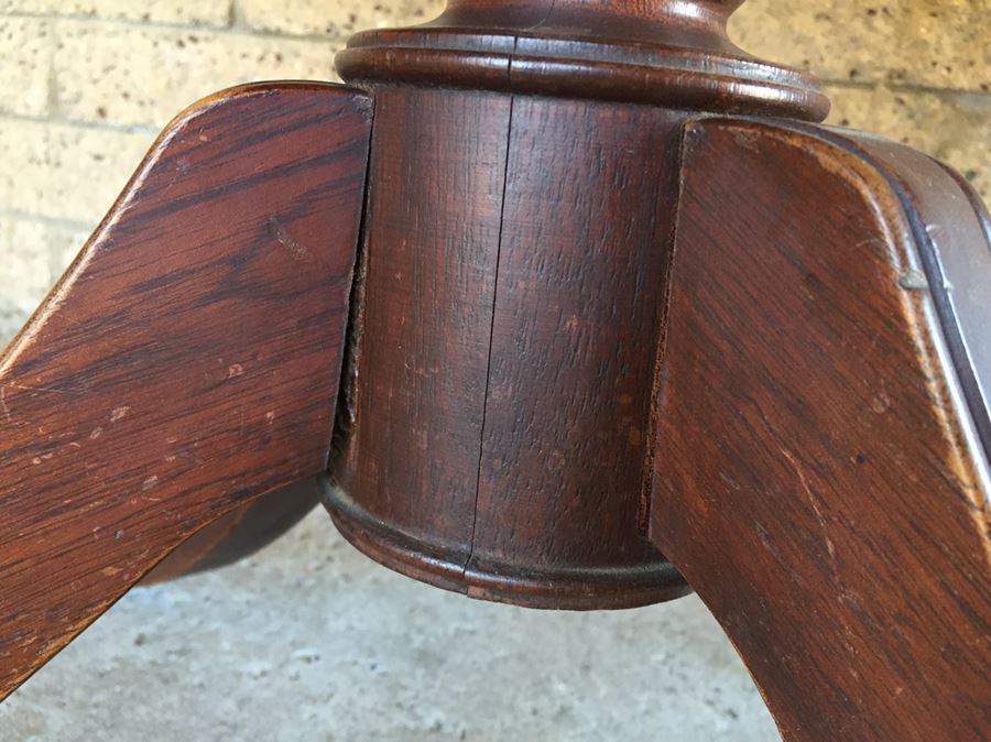 Nice Vintage 4 Leg Oval Table With Brass Claw Feet [Photo 8]