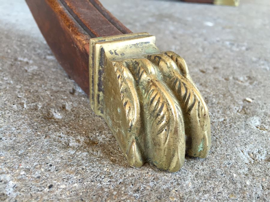 Nice Vintage 4 Leg Oval Table With Brass Claw Feet [Photo 3]