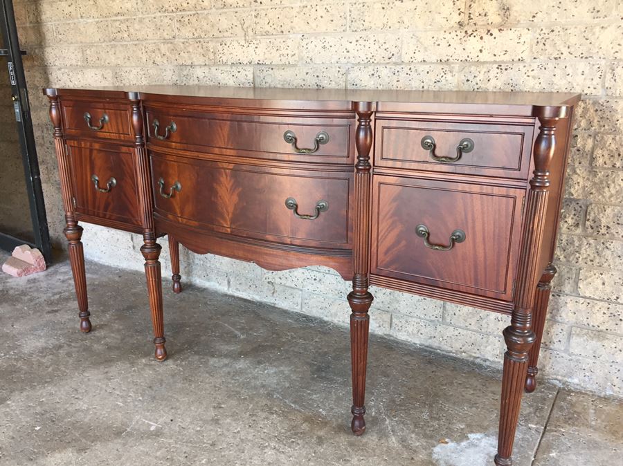 Stunning Vintage Sideboard In Excellent Condition [Photo 4]
