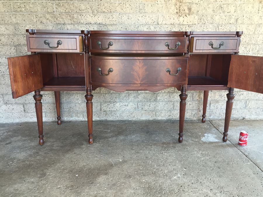 Stunning Vintage Sideboard In Excellent Condition [Photo 2]