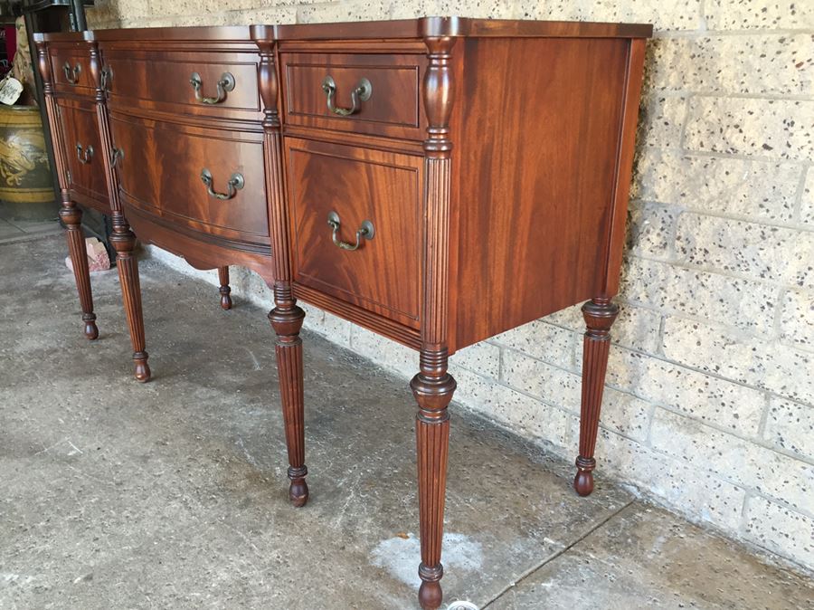 Stunning Vintage Sideboard In Excellent Condition [Photo 3]