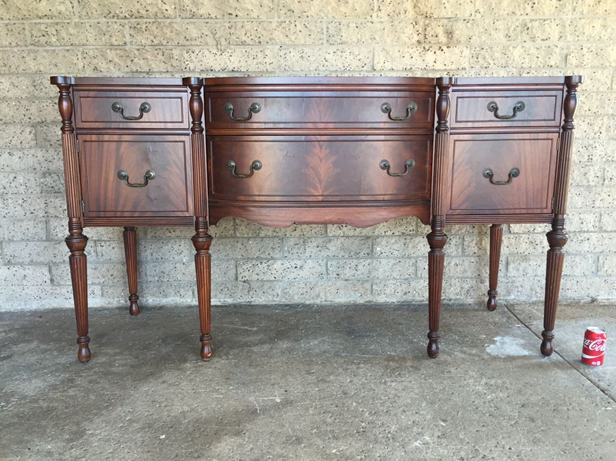 Stunning Vintage Sideboard In Excellent Condition