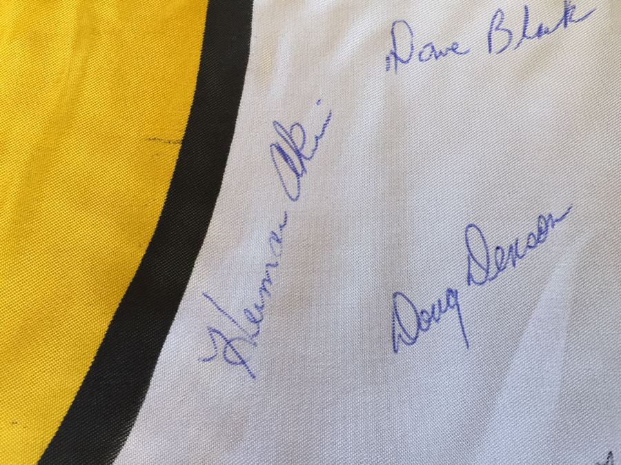 1st Cavalry Division Vietnam Flag Signed By Comrades During Reunion With Poster And Newspaper Article [Photo 8]