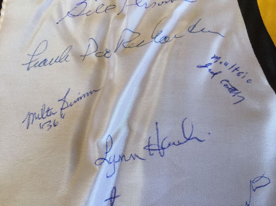 1st Cavalry Division Vietnam Flag Signed By Comrades During Reunion With Poster And Newspaper Article [Photo 3]