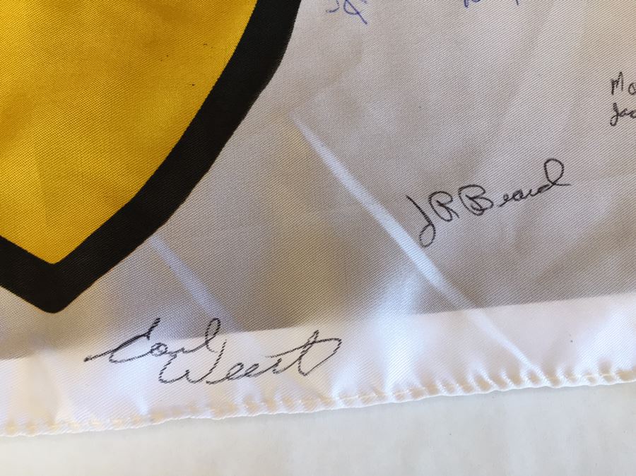 1st Cavalry Division Vietnam Flag Signed By Comrades During Reunion With Poster And Newspaper Article [Photo 5]