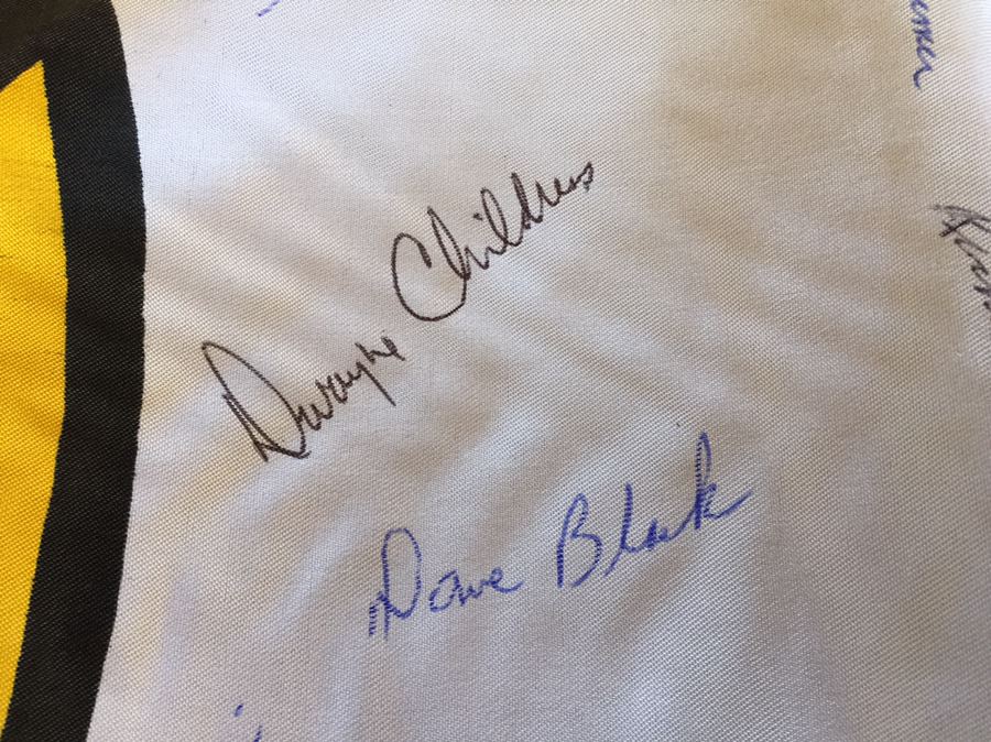 1st Cavalry Division Vietnam Flag Signed By Comrades During Reunion With Poster And Newspaper Article [Photo 12]